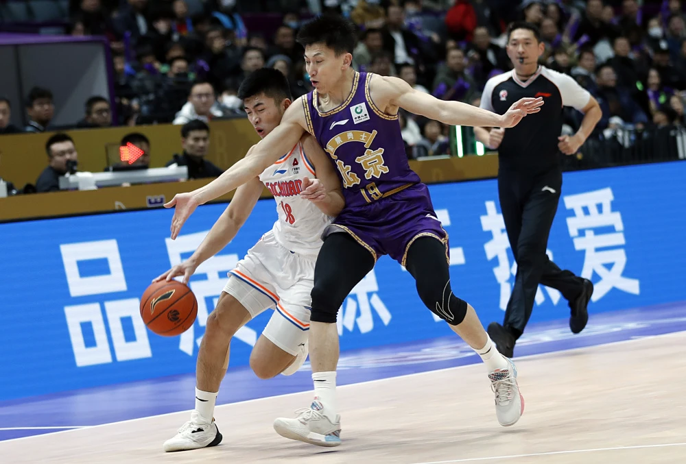 篮球防守训练中如何提高体能和耐力_2
